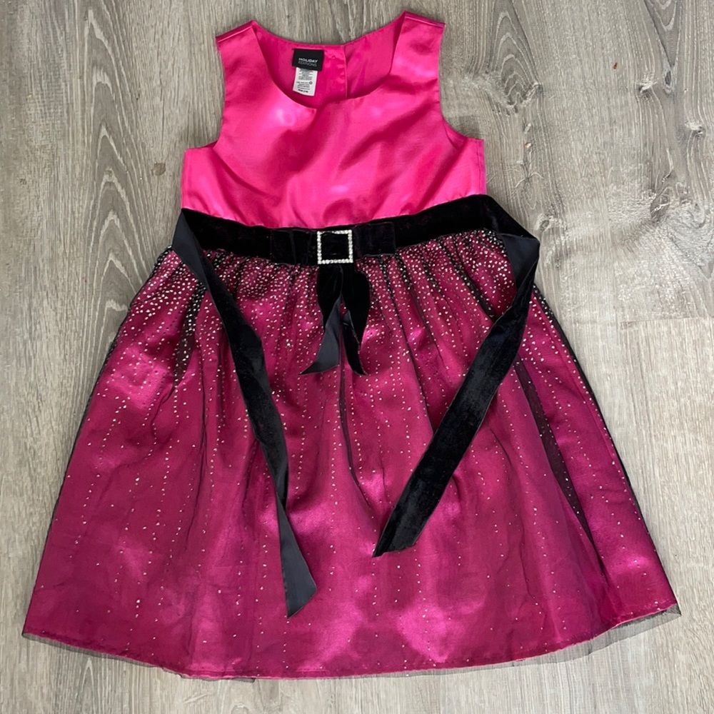 💖Holiday dress with rhinestone accent sash and taffeta skirt. EUC.
